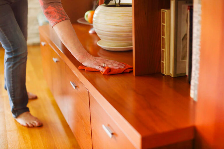 Jak skutecznie czyścić meble laminowane – Praktyczny poradnik